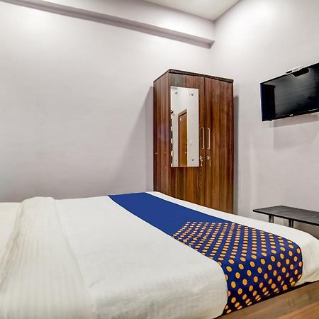 Spot On 76764 Hotel Lux Indore Exteriör bild