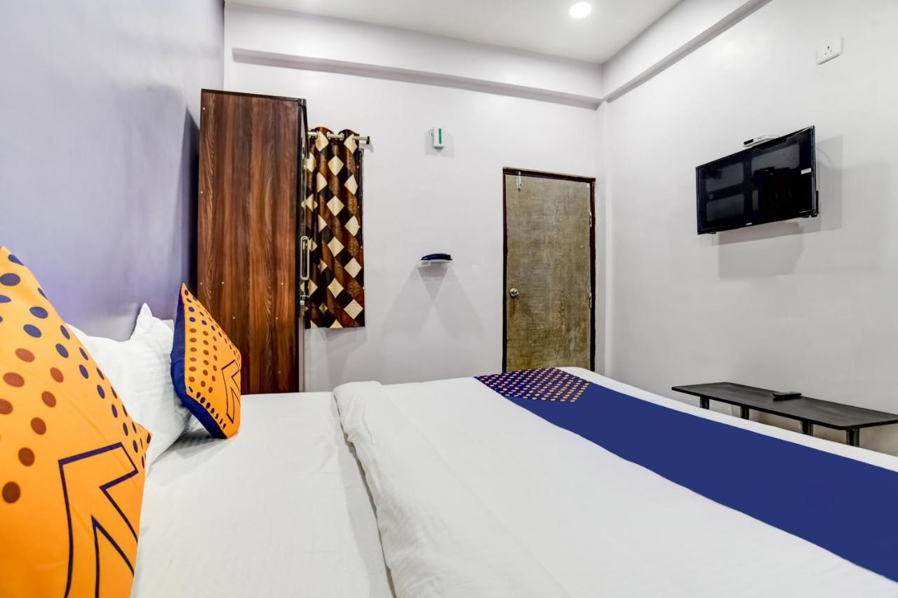 Spot On 76764 Hotel Lux Indore Exteriör bild
