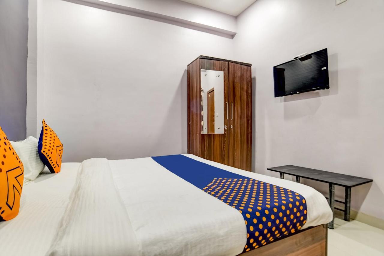 Spot On 76764 Hotel Lux Indore Exteriör bild