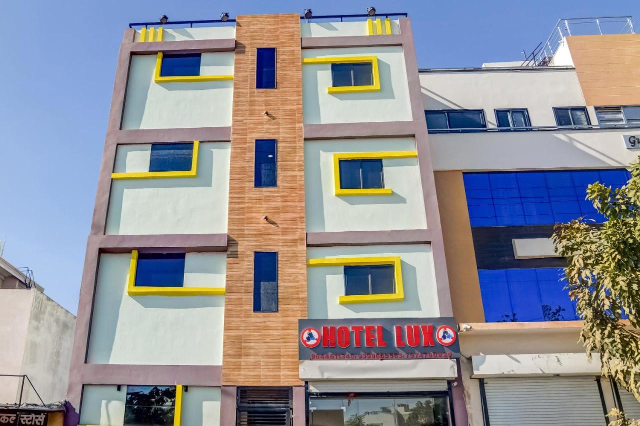 Spot On 76764 Hotel Lux Indore Exteriör bild