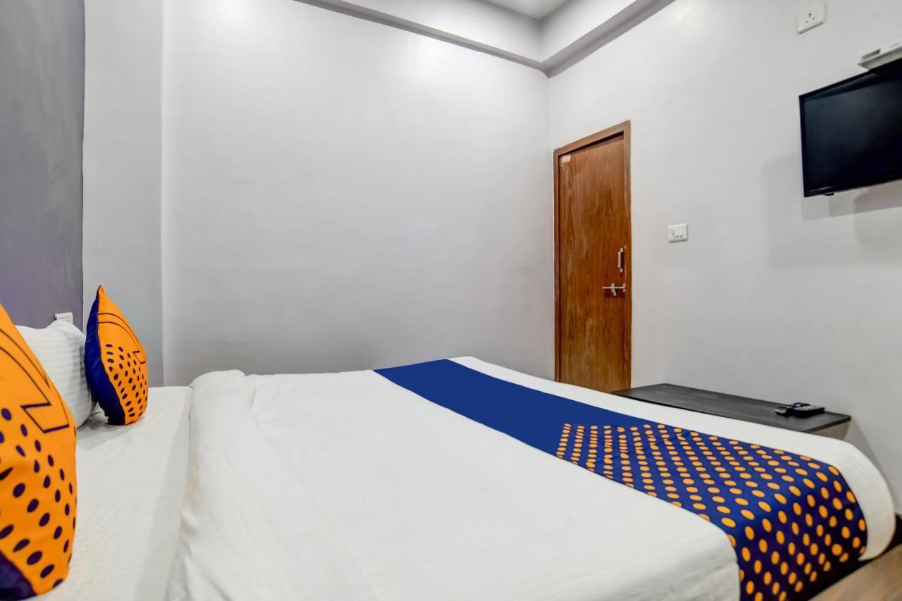 Spot On 76764 Hotel Lux Indore Exteriör bild