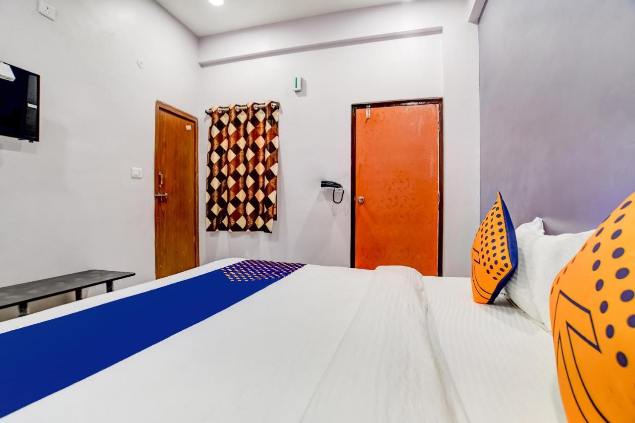 Spot On 76764 Hotel Lux Indore Exteriör bild